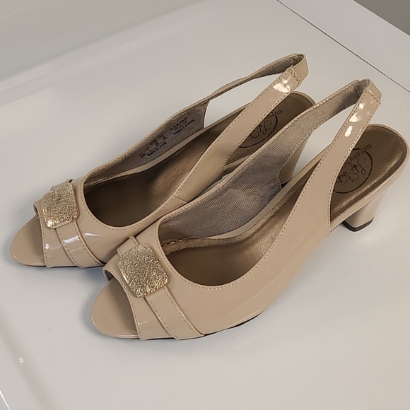 Life Stride Shoes - Life Stride NWOT Simply Comfort Heels - 9 Wide